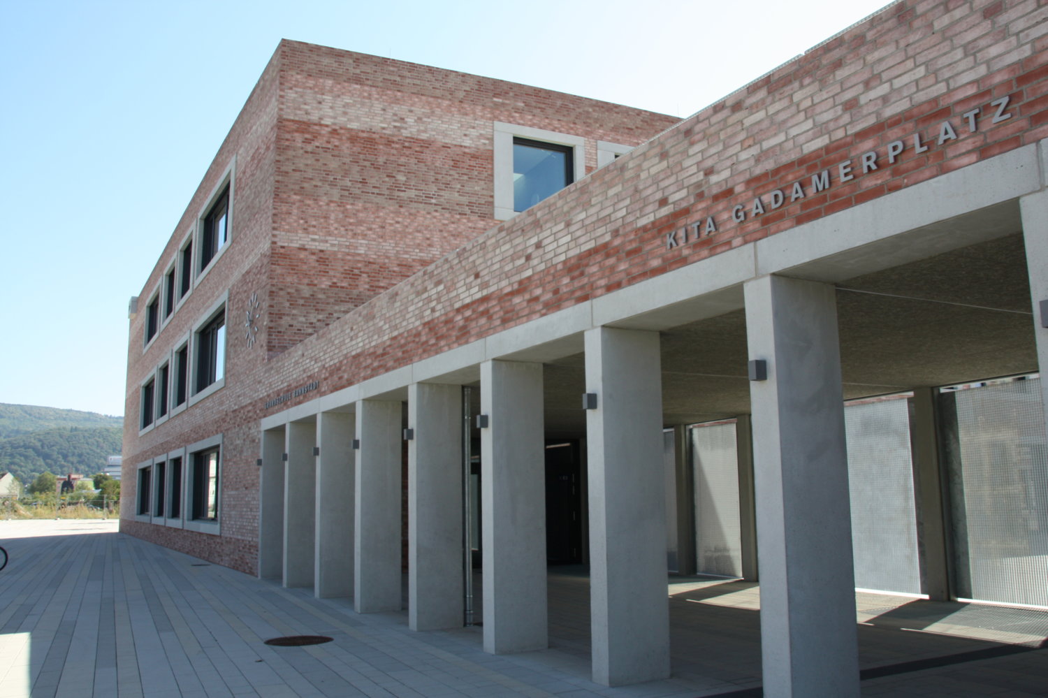 <h4 class='bauvorhaben'>Bavorhaben lt. Auftrag:</h4>
B³ Gadamerplatz
<h4 class='bauort'>Bauort:</h4>
Heidelberg
<h4 class='bauherr'>Bauherr:</h4>
BSG mbH Heidelberg
<h4 class='menge'>Menge:</h4>
3000 m²
<h4 class='steinhersteller'>Steinhersteller:</h4>
Hebrok